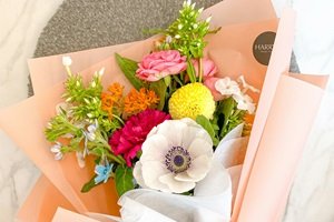 משלוחי פרחים לעובדת